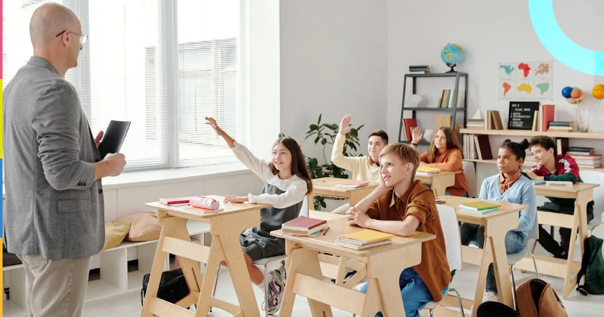 Interação entre professores e alunos em sala de aula