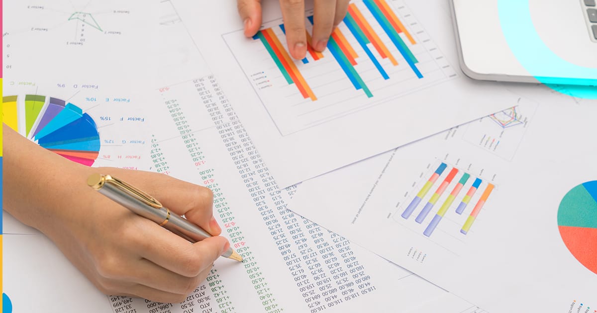 Papel, planilhas e WhatsApp não conseguem mais sustentar uma gestão escolar organizada.