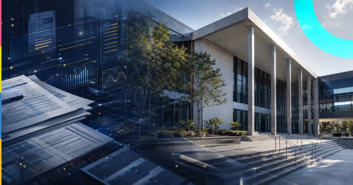 Fachada de uma escola moderna com arquitetura contemporânea, janelas amplas e área de entrada com escadas, simbolizando inovação na educação, necessária para que a gestão escolar revise documentos e a responsabilidade pessoal do gestor escolar na reforma tributária.