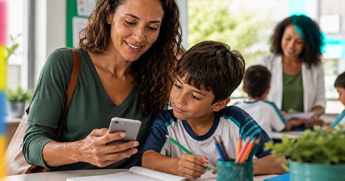 Pesquisa SchoolAdvisor mostra que a educação é prioridade para as famílias brasileiras, que destinam de 6% a 20% da renda à educação.