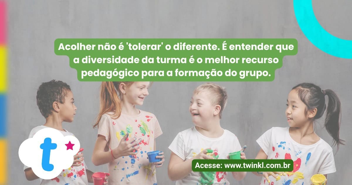 Crianças de diferentes origens culturais brincando juntas na escola, promovendo diversidade e inclusão. Cena pedagógica e humana: acolher as diferenças na escola.